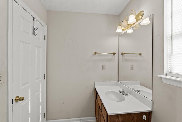 2404 Danby Woods Circle, Lexington, KY 40509