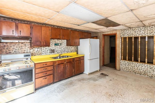 5050 Ridgeview Drive, Arnold, MO 63010