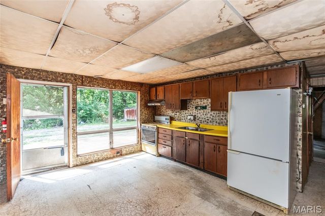 5050 Ridgeview Drive, Arnold, MO 63010