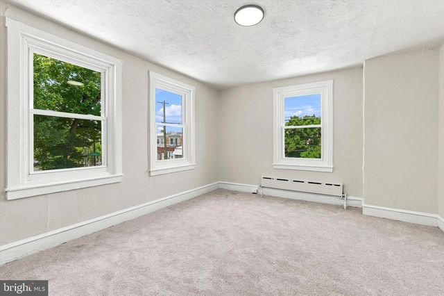 2501 S DEWEY ST, Philadelphia, PA 19142