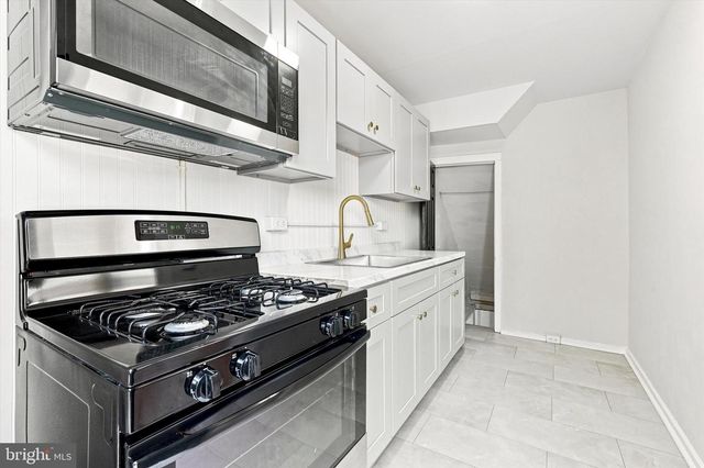 2501 S DEWEY ST, Philadelphia, PA 19142
