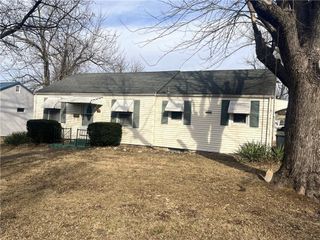 1823 E 9TH Street, Sedalia, MO 65301