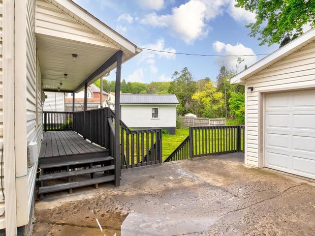 1660 Mercer Rd, Franklin Twp, PA 16117