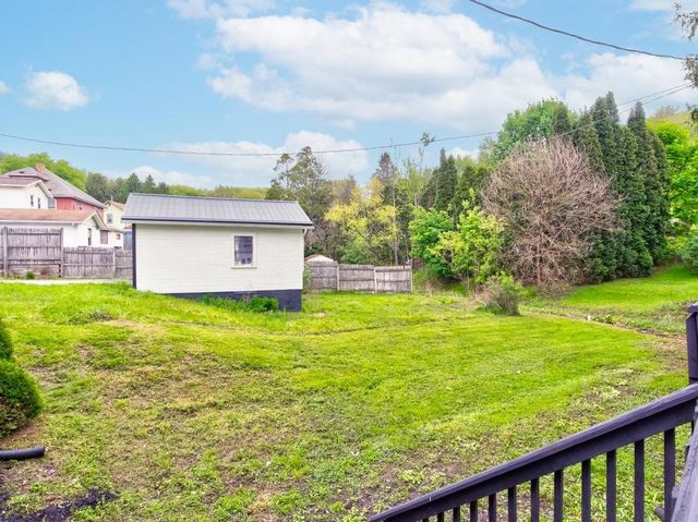 1660 Mercer Rd, Franklin Twp, PA 16117