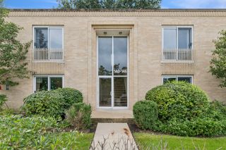 140 Green Bay Road 2, Glencoe, IL 60022
