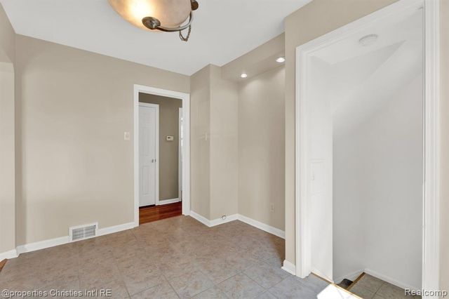 1240 W 11 Mile Road, Berkley, MI 48072