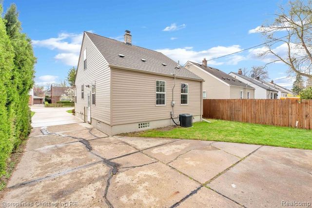 1240 W 11 Mile Road, Berkley, MI 48072