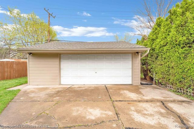 1240 W 11 Mile Road, Berkley, MI 48072