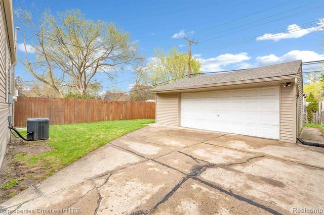 1240 W 11 Mile Road, Berkley, MI 48072