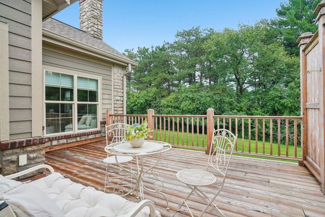 1047 Ann Marie WAY, Oconomowoc, WI 53066