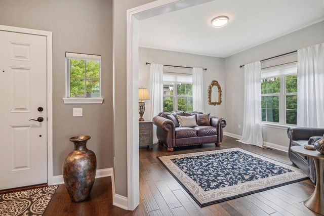 1047 Ann Marie WAY, Oconomowoc, WI 53066