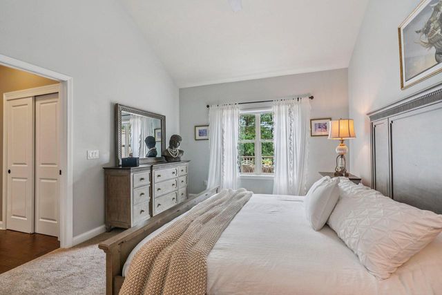 1047 Ann Marie WAY, Oconomowoc, WI 53066