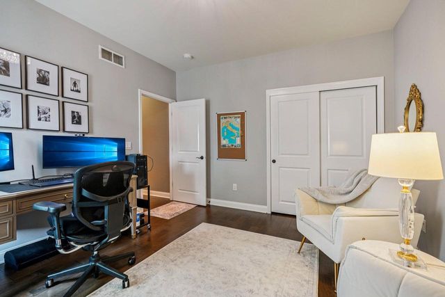 1047 Ann Marie WAY, Oconomowoc, WI 53066