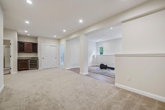 1047 Ann Marie WAY, Oconomowoc, WI 53066