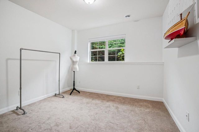 1047 Ann Marie WAY, Oconomowoc, WI 53066