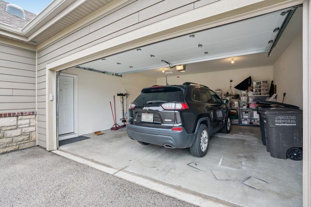 1047 Ann Marie WAY, Oconomowoc, WI 53066