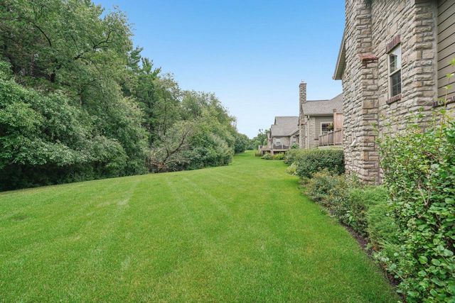 1047 Ann Marie WAY, Oconomowoc, WI 53066