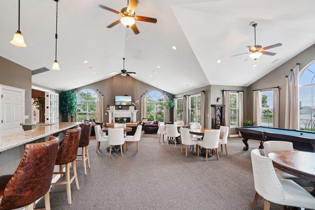 1047 Ann Marie WAY, Oconomowoc, WI 53066