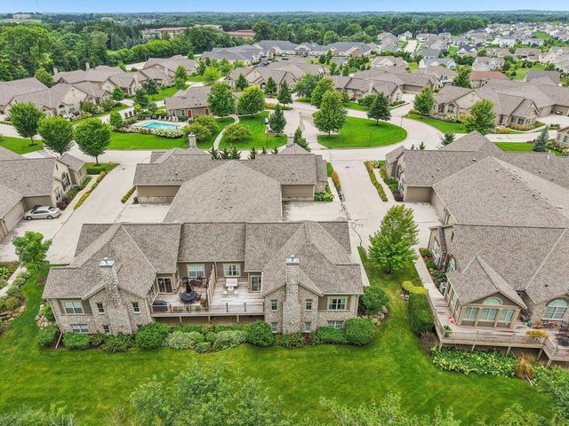 1047 Ann Marie WAY, Oconomowoc, WI 53066
