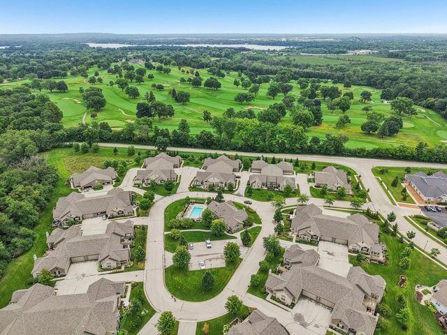 1047 Ann Marie WAY, Oconomowoc, WI 53066