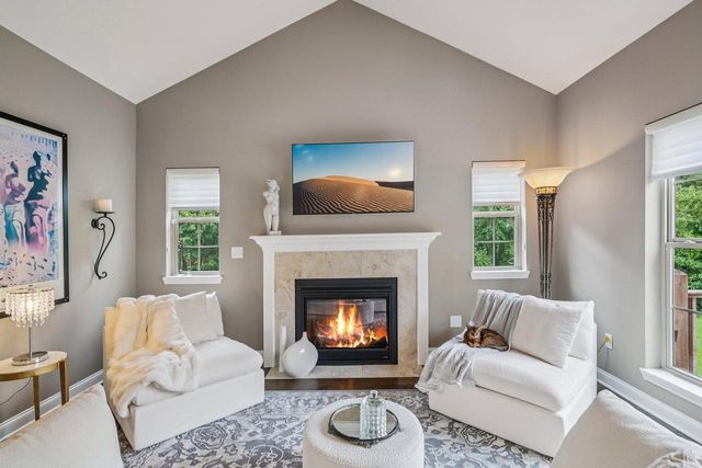 1047 Ann Marie WAY, Oconomowoc, WI 53066