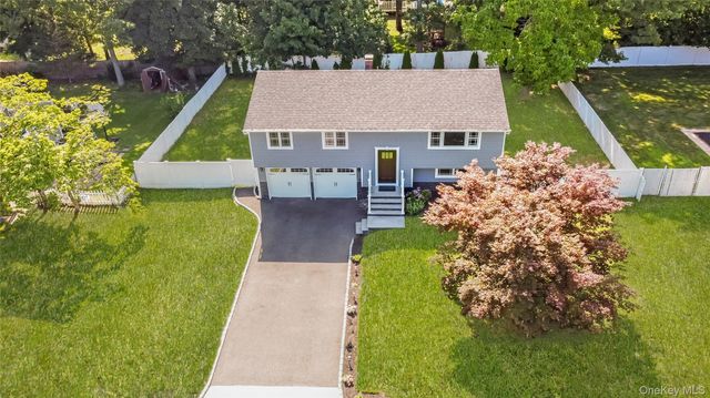 10 Shenandoah Boulevard, Port Jefferson Station, NY 11776