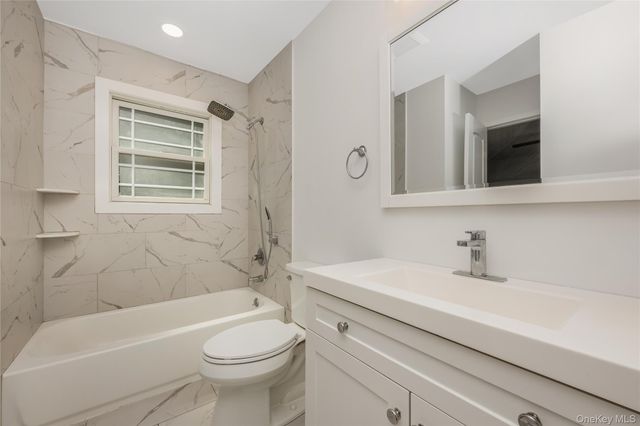 10 Shenandoah Boulevard, Port Jefferson Station, NY 11776