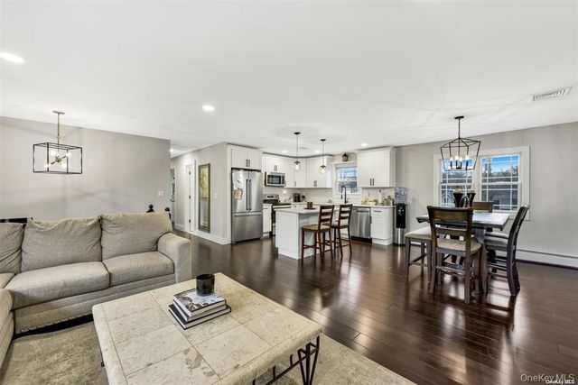 10 Shenandoah Boulevard, Port Jefferson Station, NY 11776