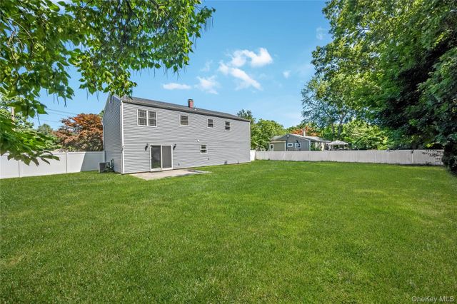 10 Shenandoah Boulevard, Port Jefferson Station, NY 11776