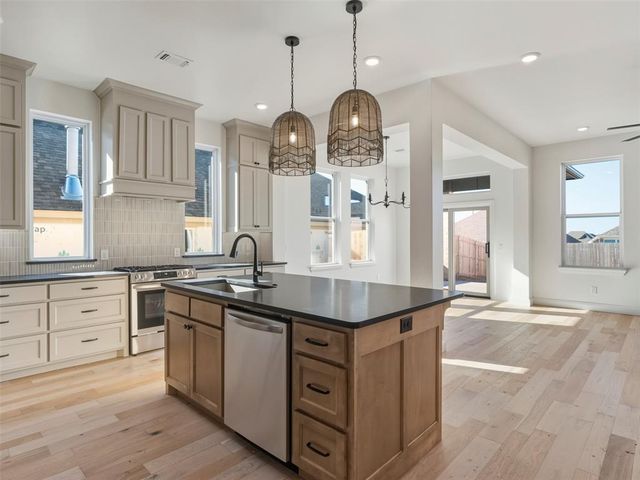 16209 Dakota Drive, Oklahoma City, OK 73170