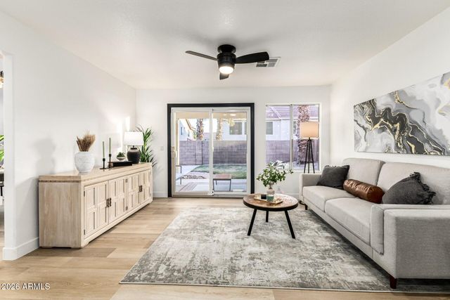 2905 E GLENHAVEN Drive, Phoenix, AZ 85048