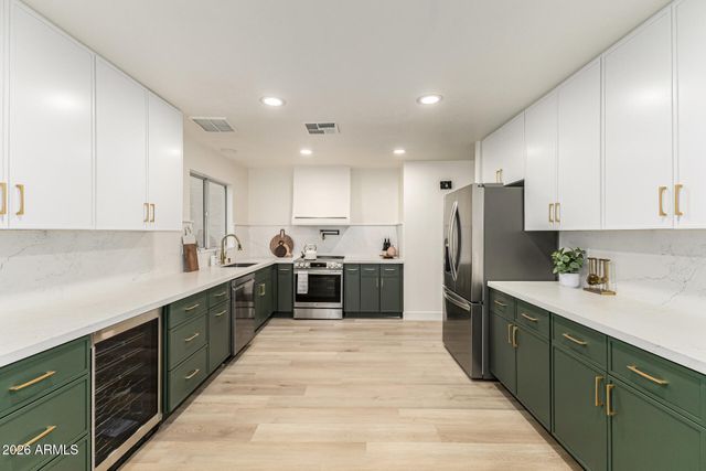 2905 E GLENHAVEN Drive, Phoenix, AZ 85048