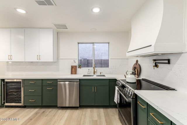 2905 E GLENHAVEN Drive, Phoenix, AZ 85048