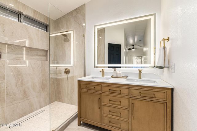 2905 E GLENHAVEN Drive, Phoenix, AZ 85048