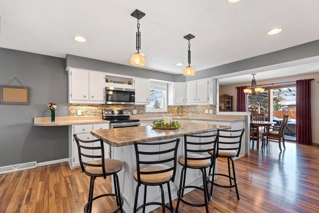 1632 W CLOVERDALE DRIVE, Appleton, WI 54914