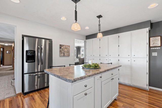 1632 W CLOVERDALE DRIVE, Appleton, WI 54914