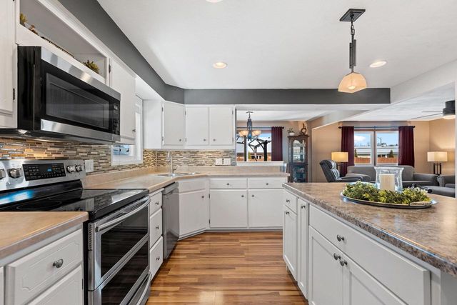 1632 W CLOVERDALE DRIVE, Appleton, WI 54914