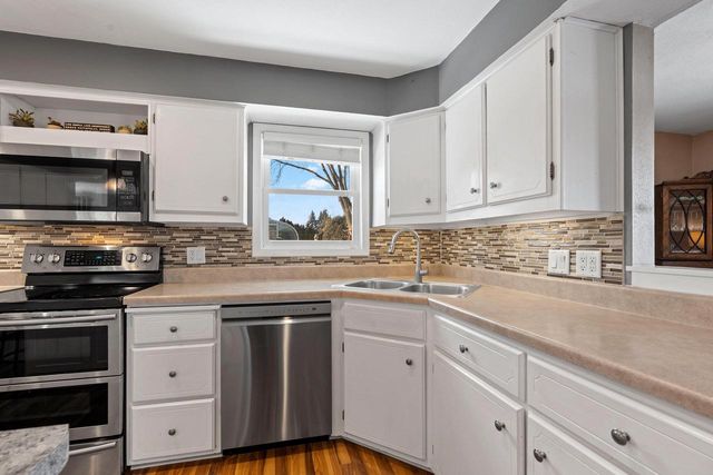 1632 W CLOVERDALE DRIVE, Appleton, WI 54914