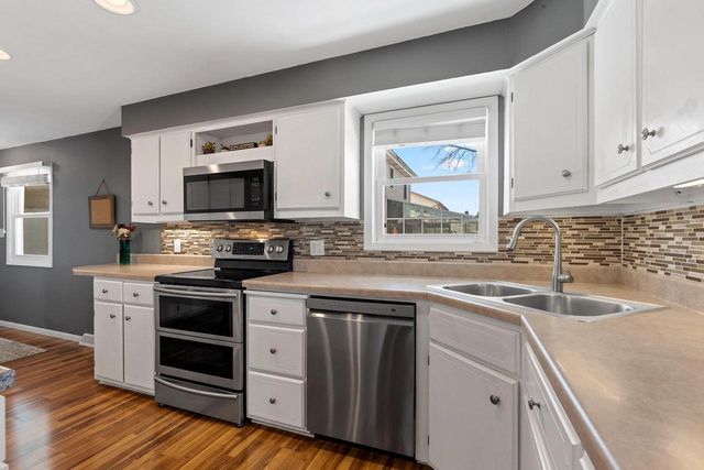 1632 W CLOVERDALE DRIVE, Appleton, WI 54914