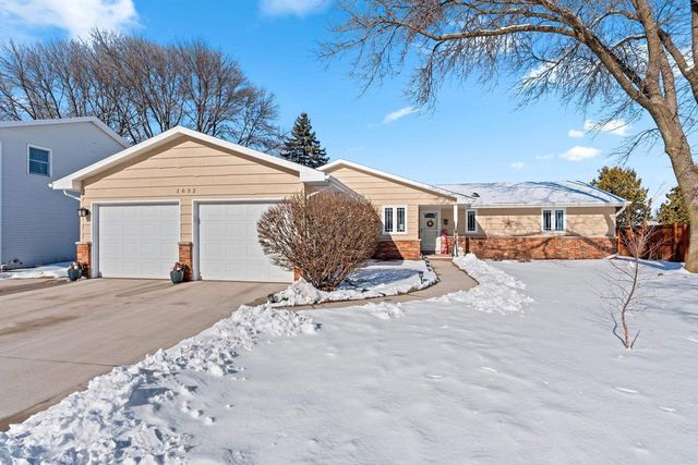 1632 W CLOVERDALE DRIVE, Appleton, WI 54914