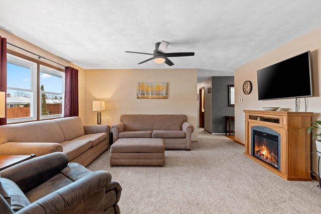 1632 W CLOVERDALE DRIVE, Appleton, WI 54914