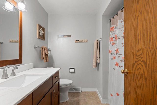 1632 W CLOVERDALE DRIVE, Appleton, WI 54914