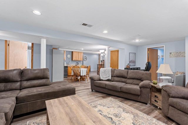 1632 W CLOVERDALE DRIVE, Appleton, WI 54914