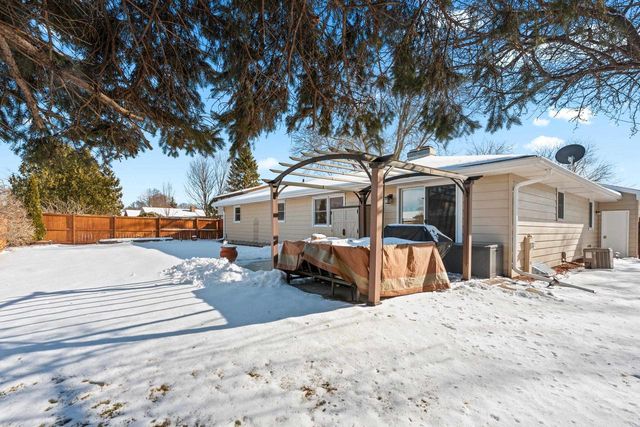 1632 W CLOVERDALE DRIVE, Appleton, WI 54914