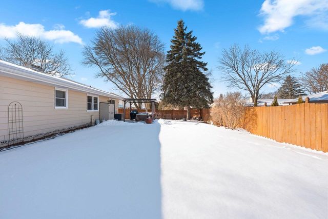 1632 W CLOVERDALE DRIVE, Appleton, WI 54914