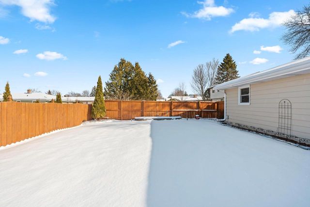 1632 W CLOVERDALE DRIVE, Appleton, WI 54914
