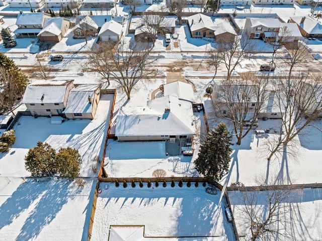 1632 W CLOVERDALE DRIVE, Appleton, WI 54914