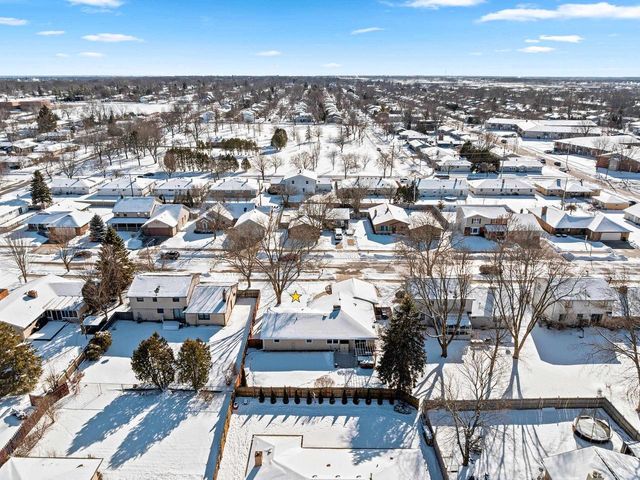 1632 W CLOVERDALE DRIVE, Appleton, WI 54914