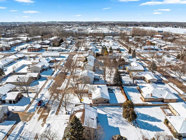 1632 W CLOVERDALE DRIVE, Appleton, WI 54914