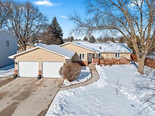 1632 W CLOVERDALE DRIVE, Appleton, WI 54914